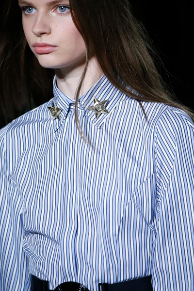 Look 80